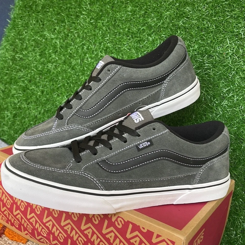 Vans Bearcat
Charcoal/White/Black
VN000DT2CWE WMNS sneakers - Picture 9 of 16